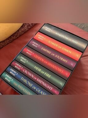 Sarah J. Maas Boxed Softcover Throne of Glass Set NEW